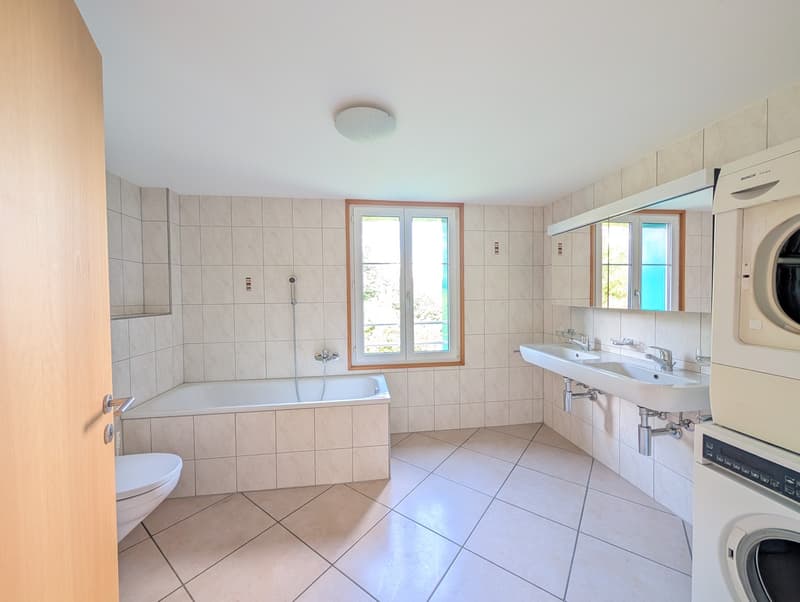 Maisonette moderna di 5,5 locali (127m²) nel centro: 2 minuti alla stazione/Migros, utilizzo del giardino & vista sulla montagna (13)