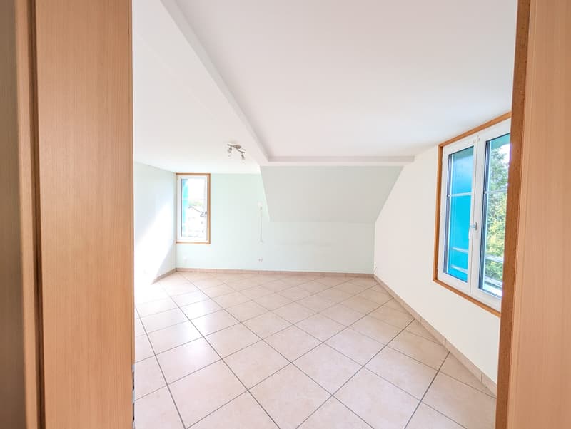 Maisonette moderna di 5,5 locali (127m²) nel centro: 2 minuti alla stazione/Migros, utilizzo del giardino & vista sulla montagna (8)