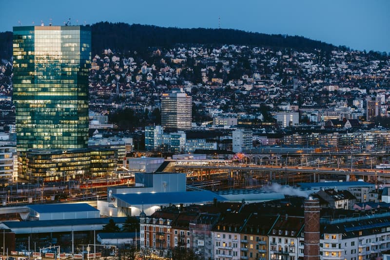 Appartamento 2,5 locali a piano alto, vista aperta sulla città e Uetliberg (11)
