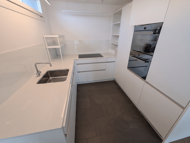Großes 2.5-Zimmer-Apartment in Zug mit Terrasse, Kamin, Abstellraum (3)