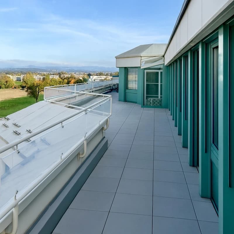 90 m² di ufficio in attico con terrazza privata sul tetto a Fällanden (2)
