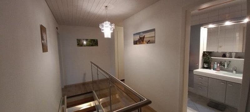 Deliziosa casa a schiera con piccolo giardino, garage e posto auto (13)