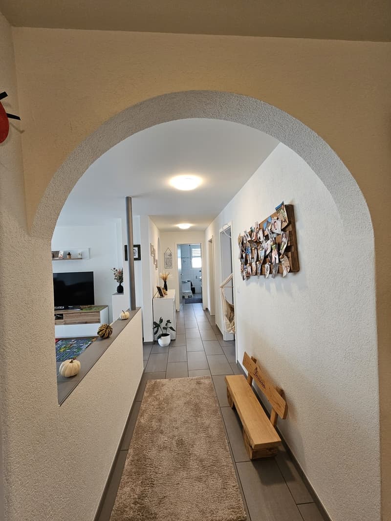 Appartamento luminoso 4.5 locali con ampio balcone e ascensore a Hölstein BL (7)
