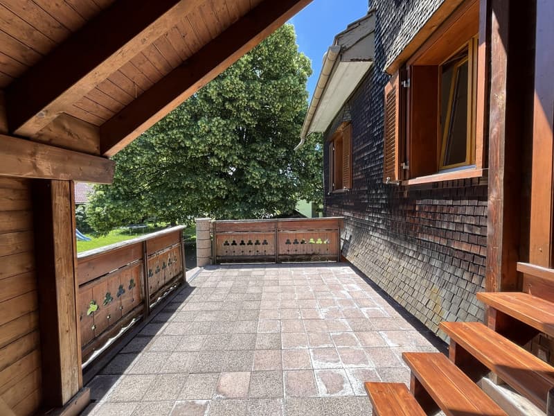 Appartement charmant de 4,5 pièces avec vue idyllique dans un cadre verdoyant (11)