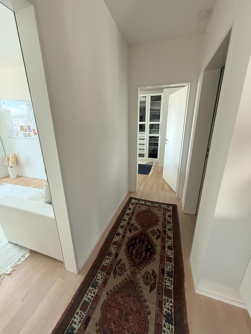 Appartement 3.5 pièces avec loggia et vue sur les montagnes (8)