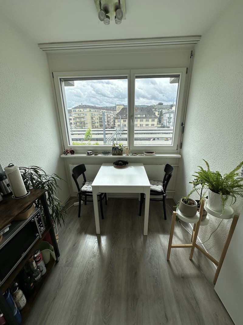 1,5-Zimmer-Wohnung gegenüber dem Bahnhof Oerlikon, 3. Stock (3)