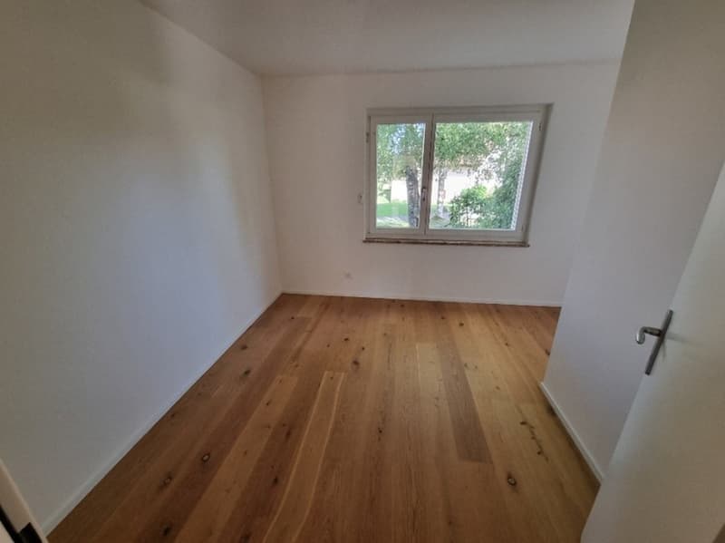 Appartement lumineux 4.5 pièces avec 2 places de garage, salle de loisirs et jardin à Thalwil (7)