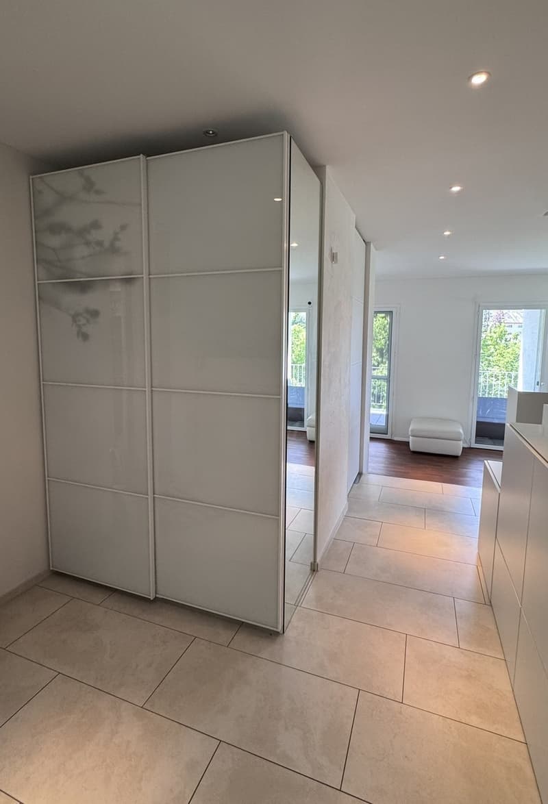 Exklusives möbliertes 8.5-Zimmer Einfamilienhaus mit Garten und Doppelgarage (8)