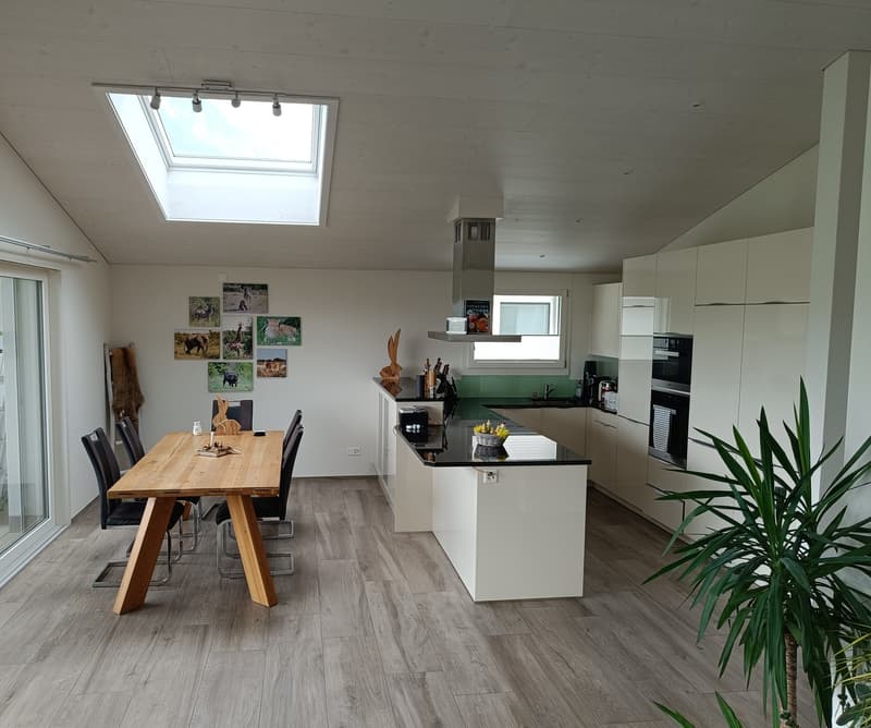 Appartement mansardé meublé avec cuisine spacieuse, deux terrasses et vue sur les montagnes à durée limitée (Stans) (2)