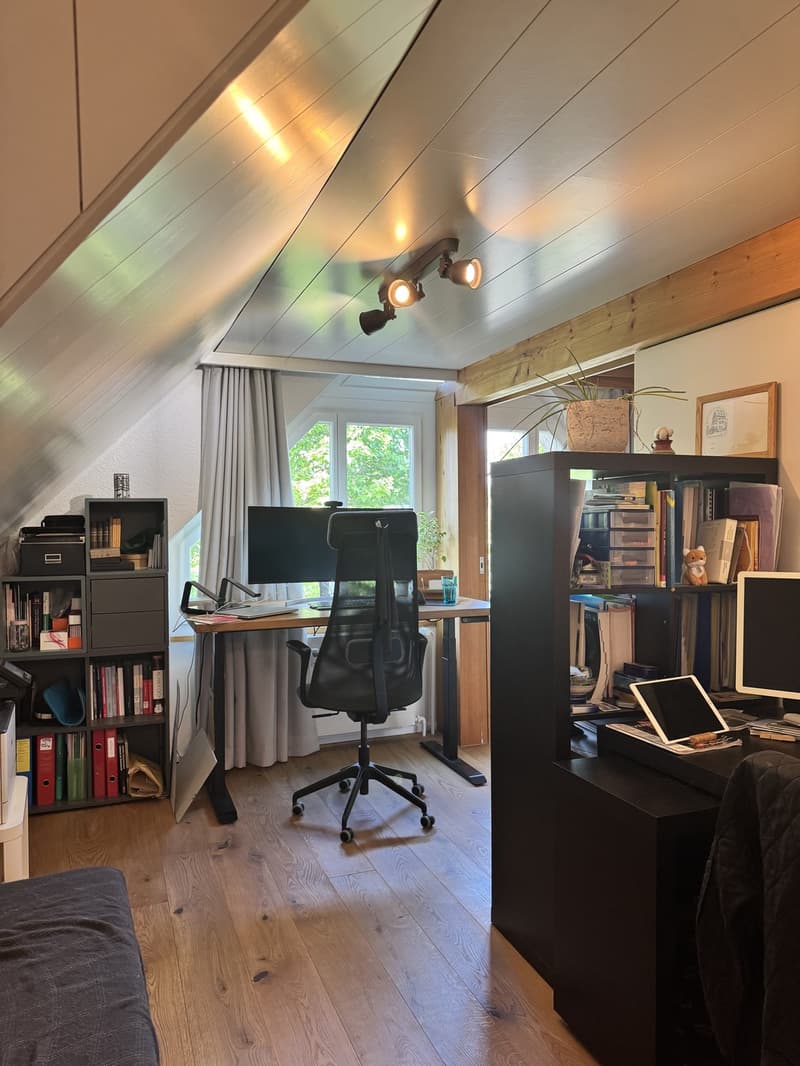 Habitation de type loft au-dessus des toits de la ville (10)