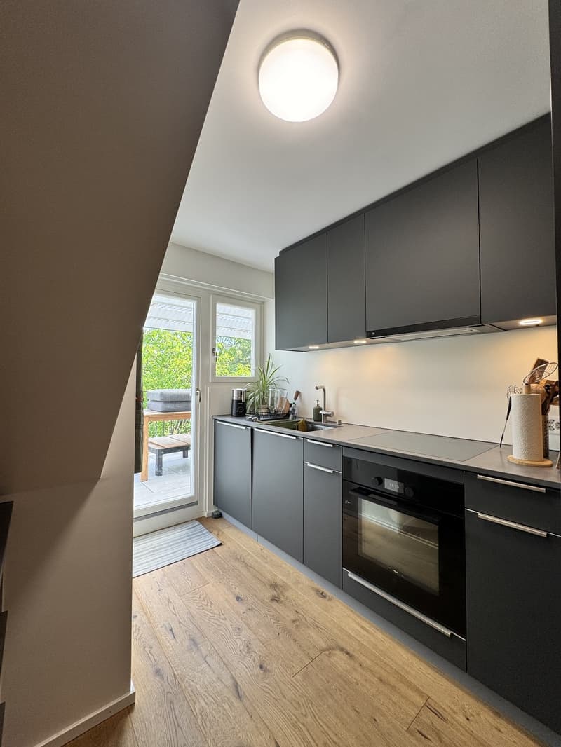 Habitation de type loft au-dessus des toits de la ville (6)