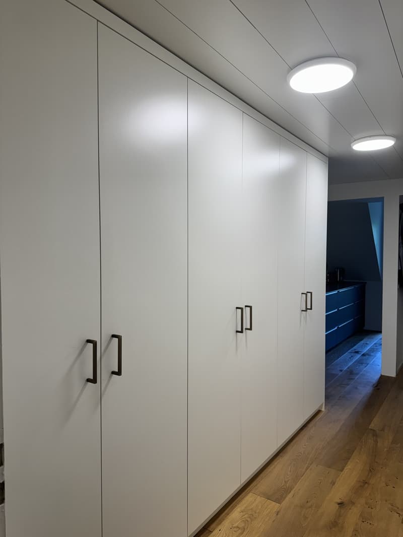 Habitation de type loft au-dessus des toits de la ville (13)