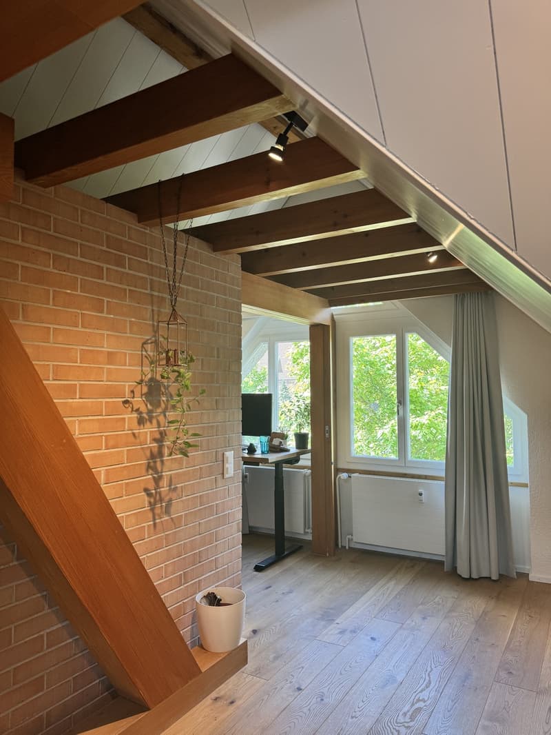 Habitation de type loft au-dessus des toits de la ville (9)