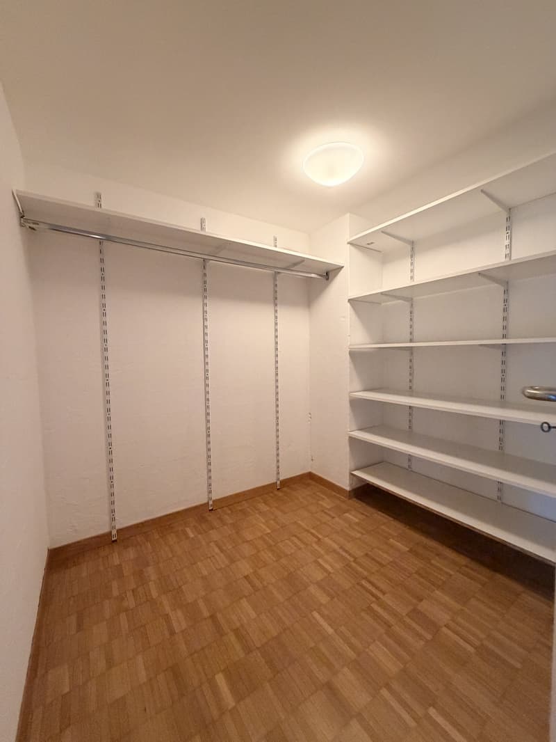 Stylish 2.5-room apartment with old town flair in the heart of Zurich (6)