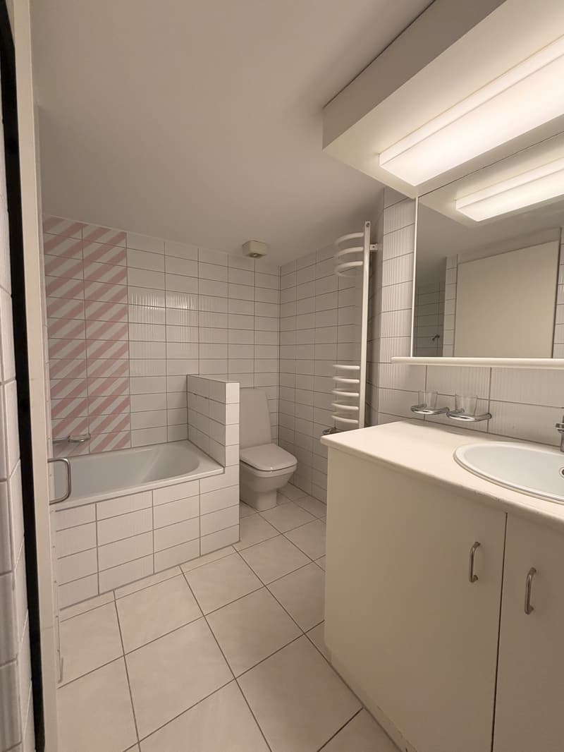 Stylish 2.5-room apartment with old town flair in the heart of Zurich (10)