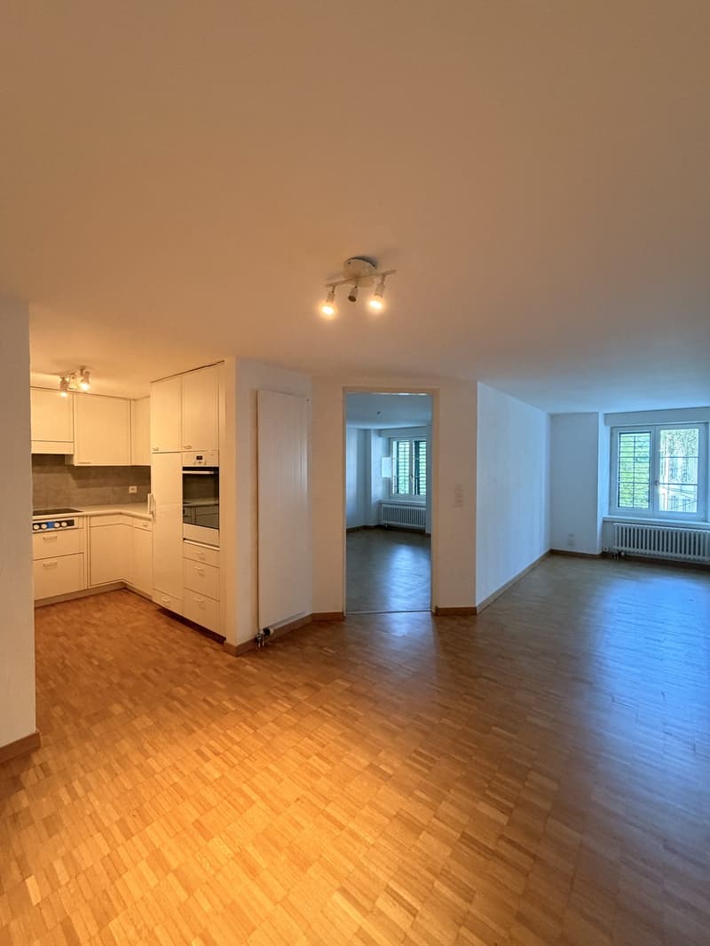 Stylish 2.5-room apartment with old town flair in the heart of Zurich (1)
