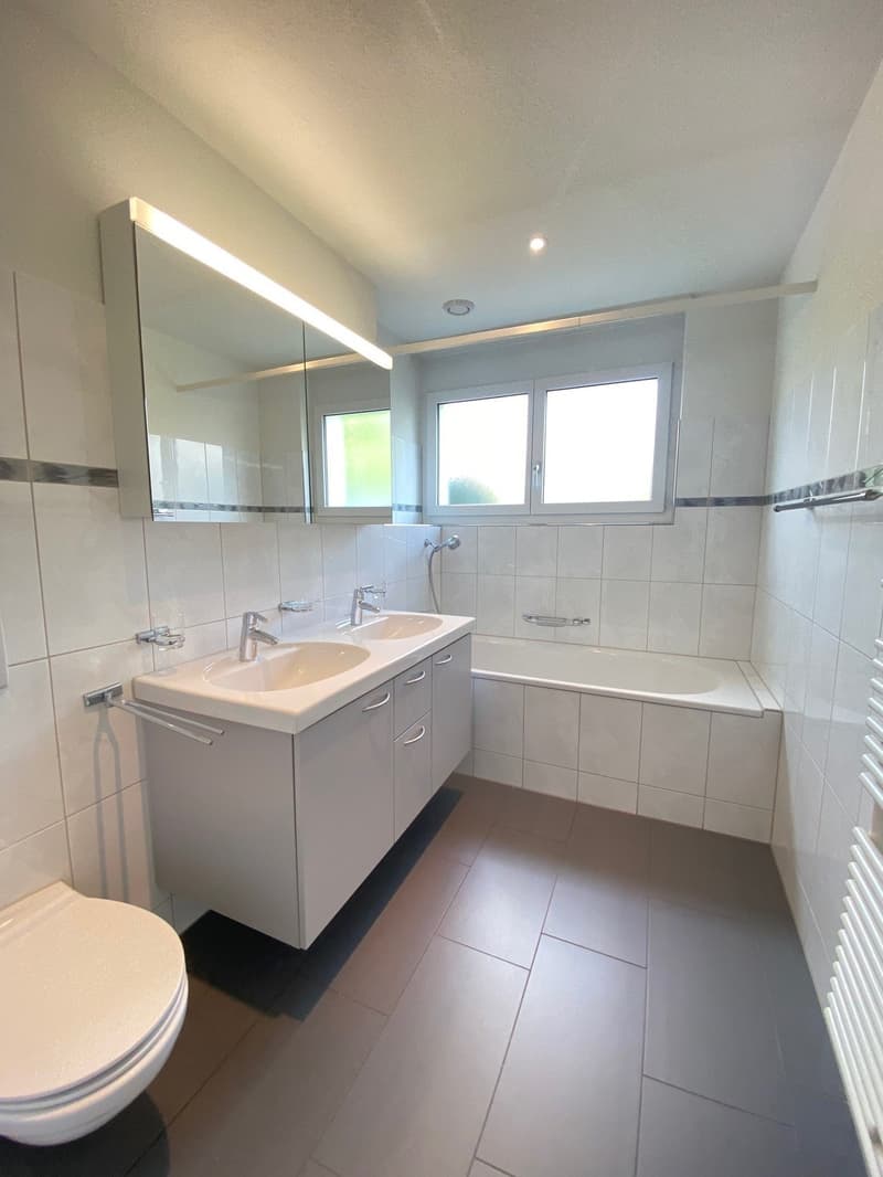 Spacious family apartment with 24 m2 large, partially glazed balcony (7)