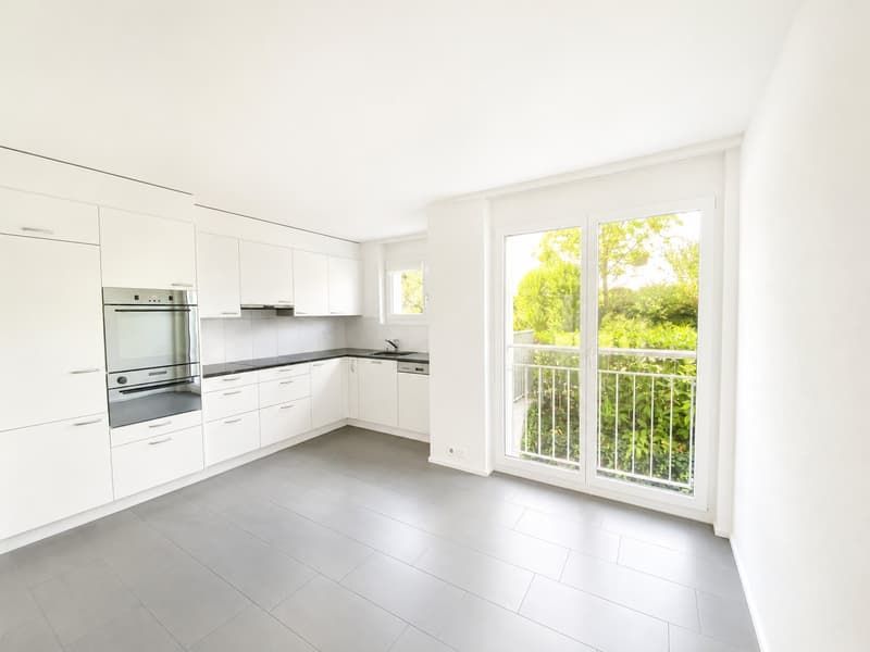 Spacious family apartment with 24 m2 large, partially glazed balcony (1)