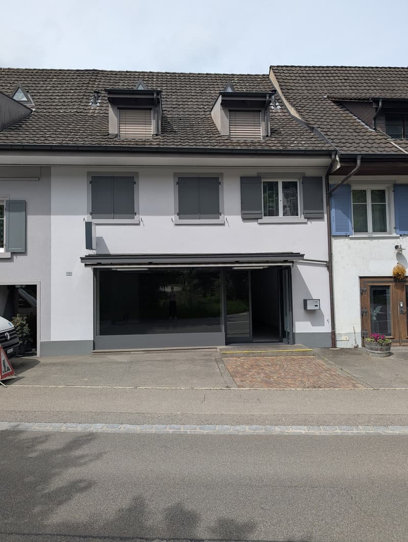 Retail Space / Showroom / Office with Shop Window on the Main Street Zunzgen, flexible use (1)