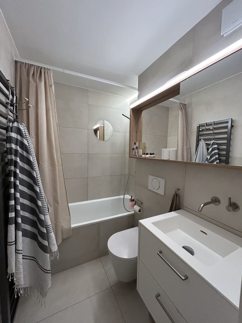 Tenant sought immediately / by arrangement beautiful 2.5-room apartment in the old town (2)