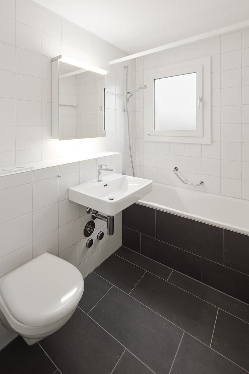 Bad mit Badewanne