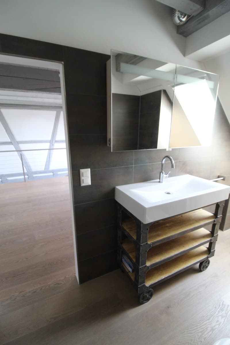 Aussergewöhnliche Loft-Maisonette mit Galerie  stilvoll wohnen nähe See (12)