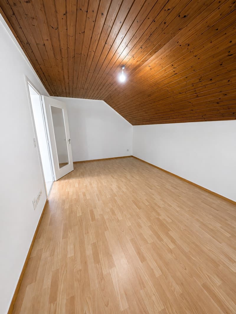 Appartamento mansardato 2 locali con ampio locale di deposito a Wiedlisbach (1)