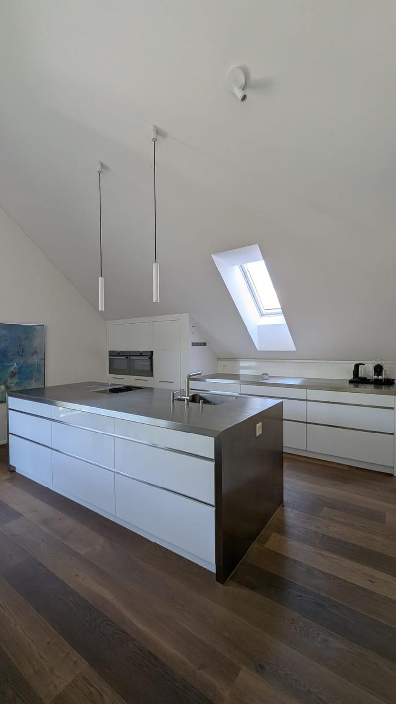 Moderne 4.5-Zimmer-Dachwohnung | 5 m Raumhöhe |Galerie | Blick zur Lägern (4)