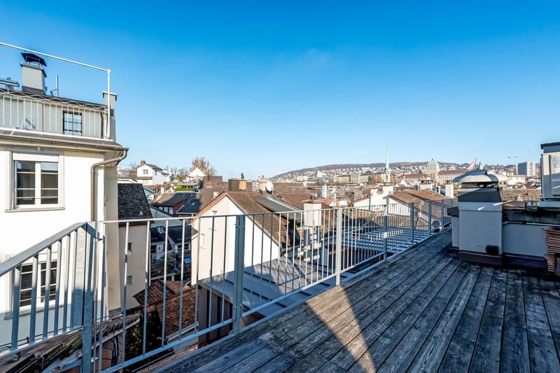 Unique Attic Duplex with Fireplace, Private Rooftop Terrace & River Views (Fully Furnished / Free Furniture!) (11)