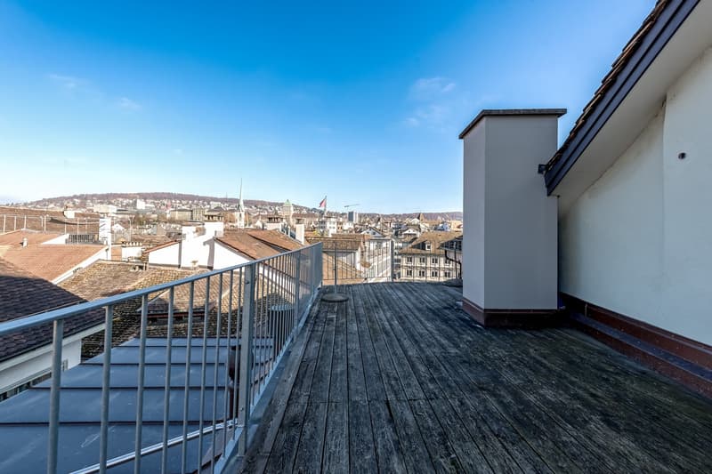 Unique Attic Duplex with Fireplace, Private Rooftop Terrace & River Views (Fully Furnished / Free Furniture!) (12)