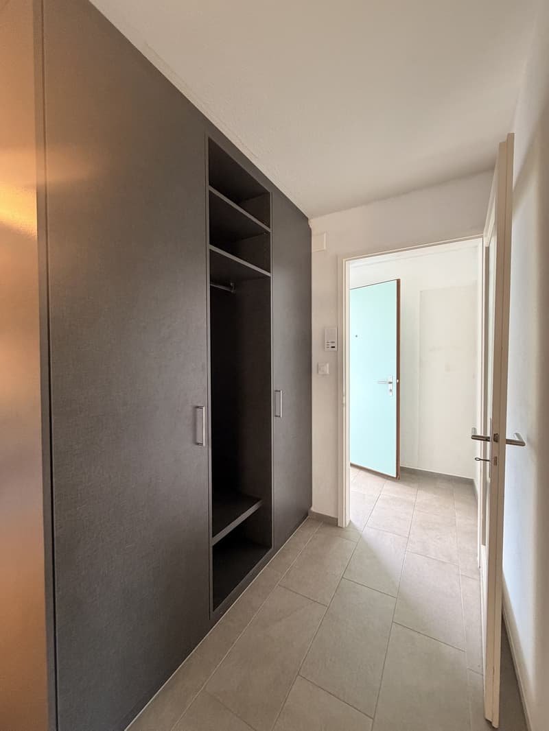 Spacious living in a quiet location, freshly renovated 3.5-room apartment in Zürich-Altstetten (3)