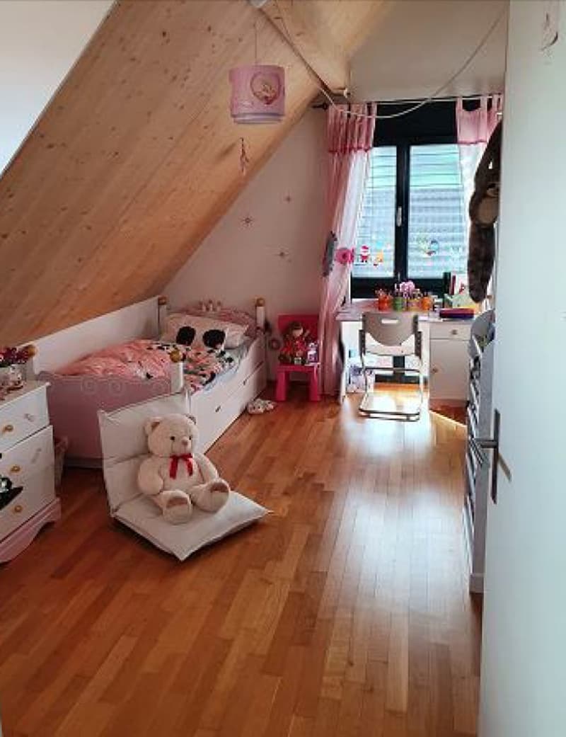 Modernes Einfamilienhaus mit Pool zu vermieten (11)