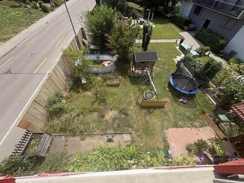 Detached house with 2 residential units, garden and outdoor parking spaces (3)