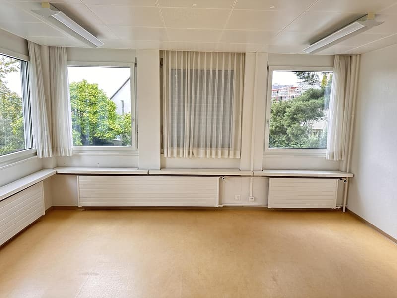 Büro-/Gewerberäume unterschiedlicher Grösse an guter Lage in Zumikon (3)