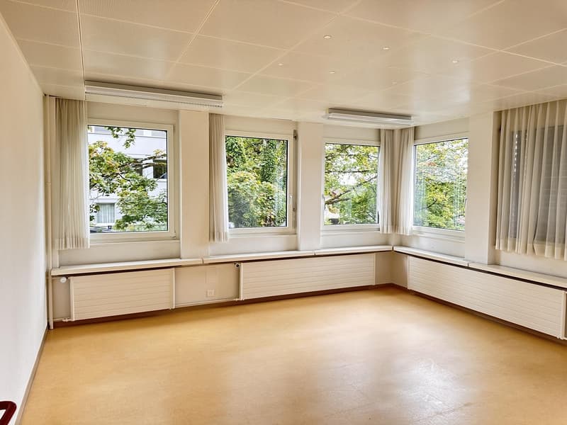 Büro-/Gewerberäume unterschiedlicher Grösse an guter Lage in Zumikon (1)