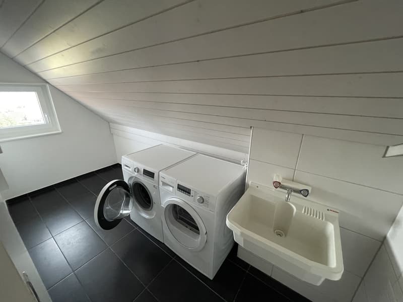 Modern 4.5-room attic apartment in a sunny and quiet location! (2)
