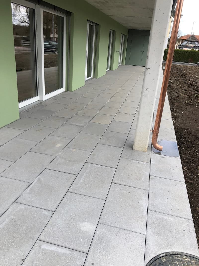 Neue 3 1/2 ETW EG mit 91 m2 und 72 m2 gedeckten Sitzplatz und grossem Gartenanteil (6)