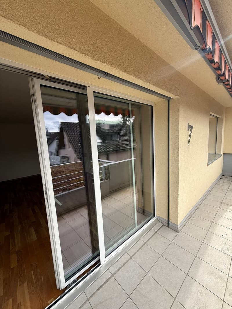 Ruhige, renovierte 3.5ZimmerWohnung mit Balkon im Grünen von Therwil (5)