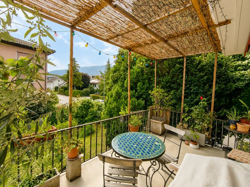 Appartamento di 4½ locali con balcone e vista sul giardino / casa di 3 famiglie (2)