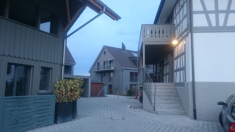 Schöne, moderne Parterrewohnung mit Sitzplatz und Umschwung (9)