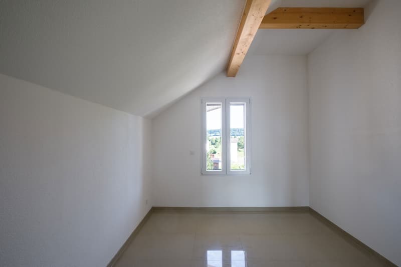 Helle & moderne 4.5-Zimmer-Dachwohnung mit Balkon in Thörigen (5)
