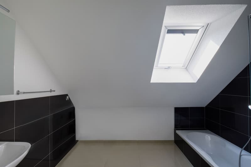 Helle & moderne 4.5-Zimmer-Dachwohnung mit Balkon in Thörigen (6)