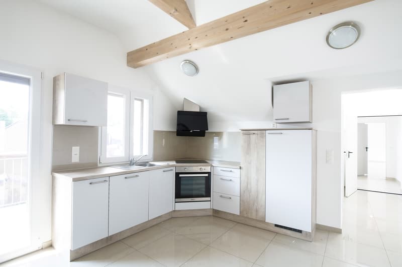 Helle & moderne 4.5-Zimmer-Dachwohnung mit Balkon in Thörigen (3)