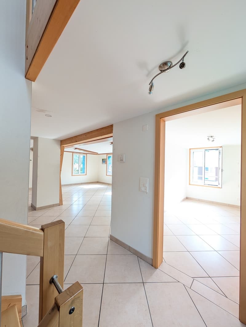 5.5-Zi-Maisonette Attika (127m²) im Zentrum: 2 min zu Bahnhof/Migros, 30min SG, 40min Zürich, mit Garten & Bergsicht (5)