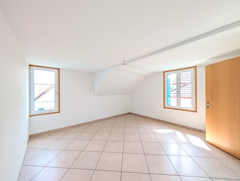 5.5-Zi-Maisonette Attika (127m²) im Zentrum: 2 min zu Bahnhof/Migros, 30min SG, 40min Zürich, mit Garten & Bergsicht (11)
