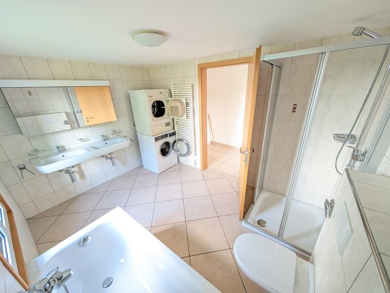 5.5-Zi-Maisonette Attika (127m²) im Zentrum: 2 min zu Bahnhof/Migros, 30min SG, 40min Zürich, mit Garten & Bergsicht (12)