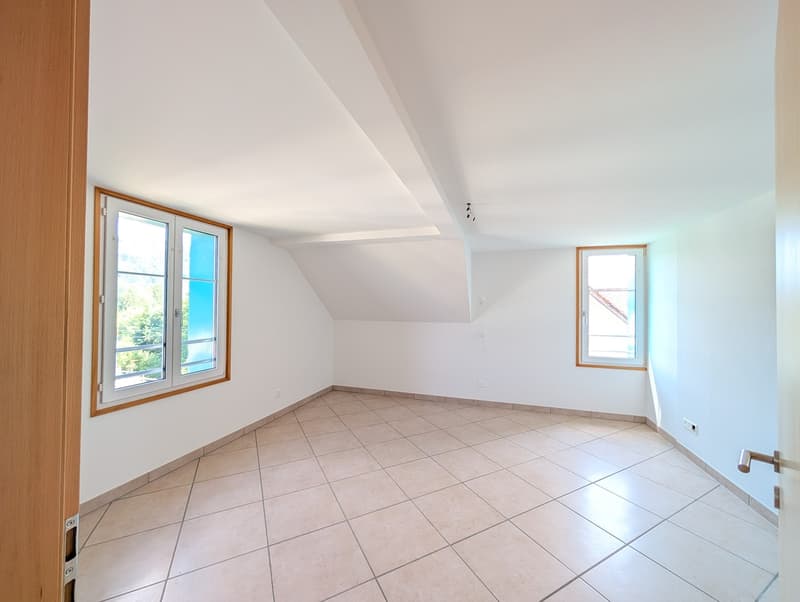 5.5-Zi-Maisonette Attika (127m²) im Zentrum: 2 min zu Bahnhof/Migros, 30min SG, 40min Zürich, mit Garten & Bergsicht (8)