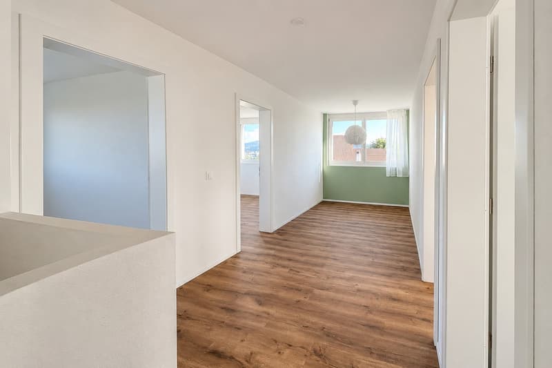 Seltene Mietgelegenheit: modernes 5.5-Zimmer-Einfamilienhaus mit Garten und Weitsicht in St. Erhard (10)