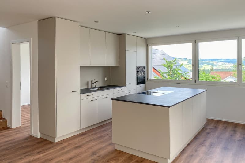 Seltene Mietgelegenheit: modernes 5.5-Zimmer-Einfamilienhaus mit Garten und Weitsicht in St. Erhard (1)