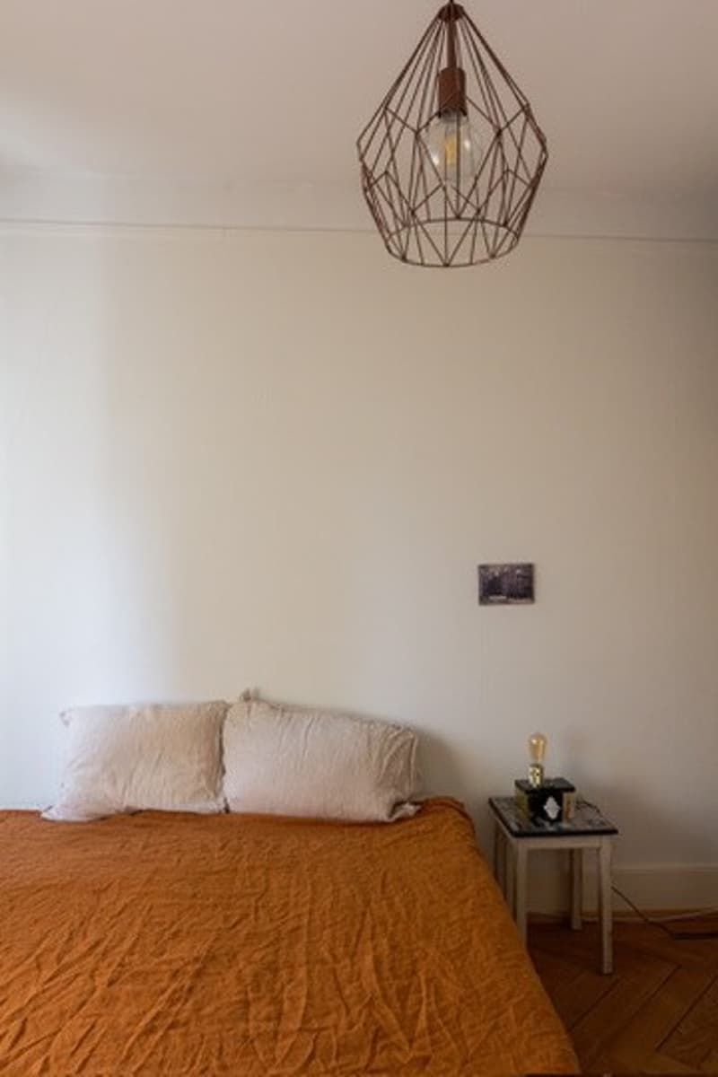 Lichtdurchfluteter 1910er Altbau im Kreis 5: 4 Zimmer, Balkon, Bad & Küche im englischen Landhausstil. (9)